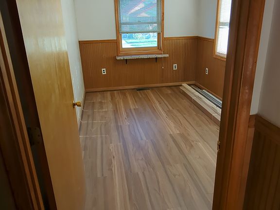 5th image of 33 N Brookside Ave Suite 1