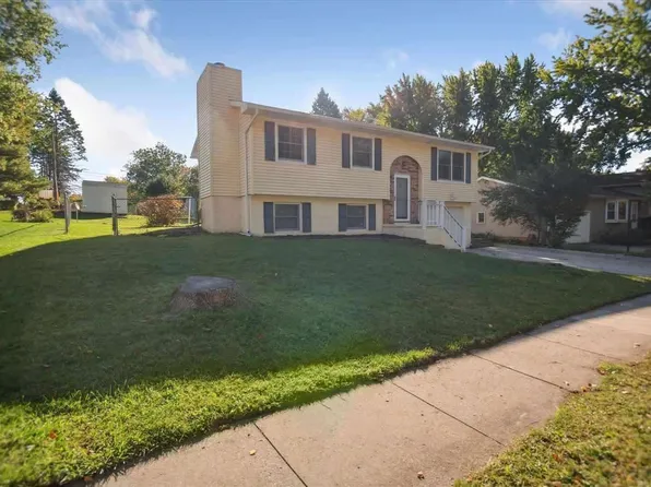 2222 Russell Dr, Iowa City, IA 52240