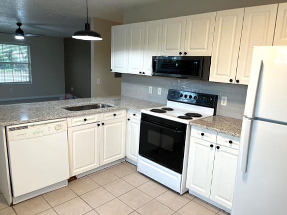 5th image of 436 Jennifer Ln #B