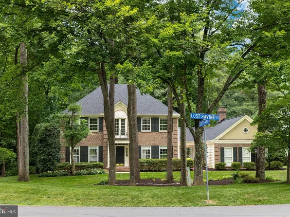 9721 S Park Cir, Fairfax Station, VA 22039