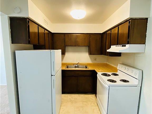 4th image of 585 S Royal Crest Cir Unit 8