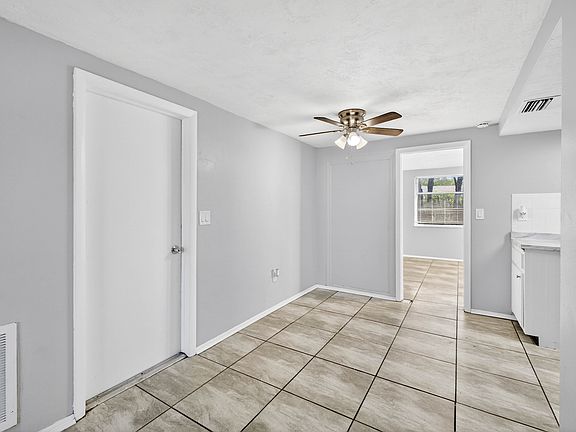 3rd image of 7303 Dipaola Dr