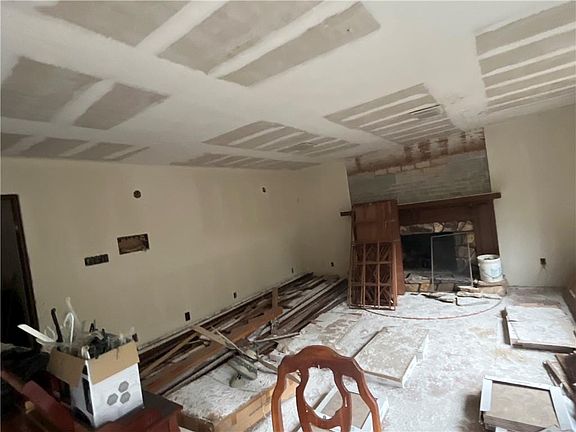 4th image of 5498 Rivoli Dr
