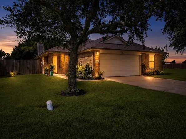 3204 Meadow Bay Ln, Dickinson, TX 77539
