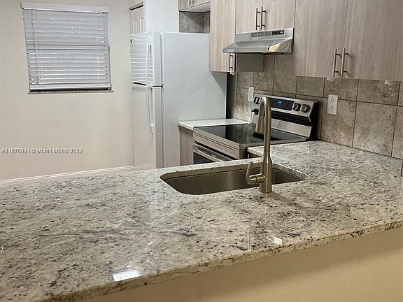 4th image of 902 NE 209th St #205-40