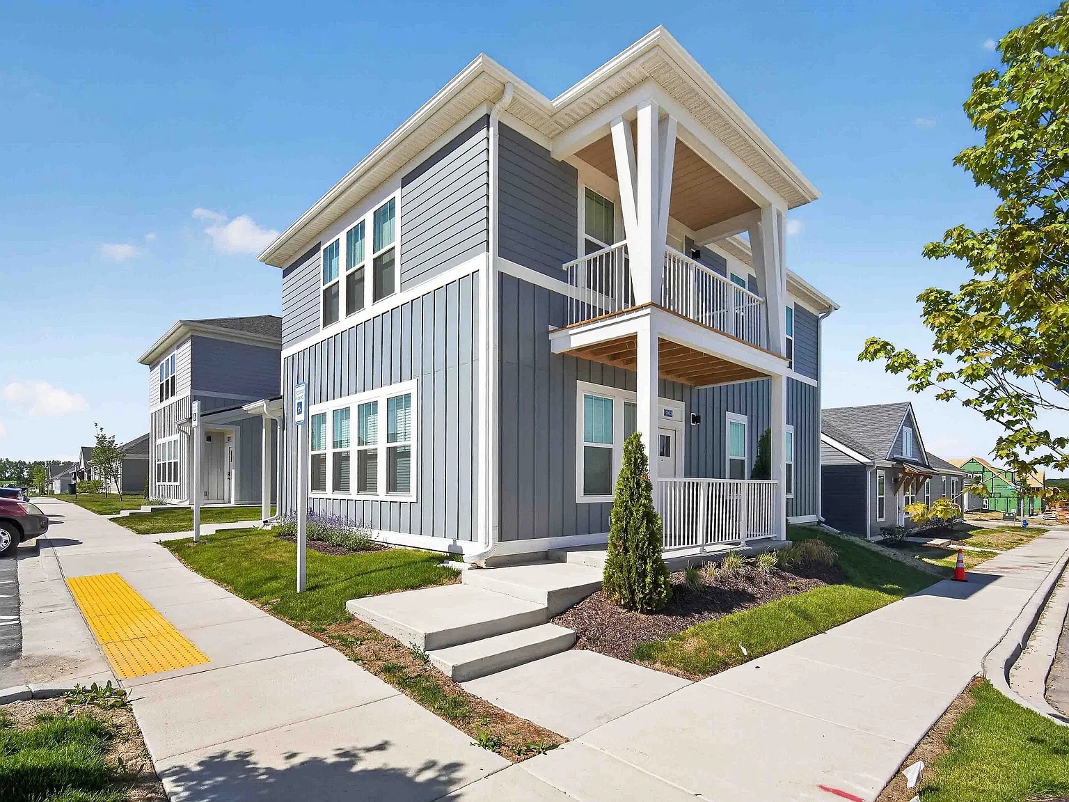 LEO at Bristol - Single Family Rental Homes — Photo 3