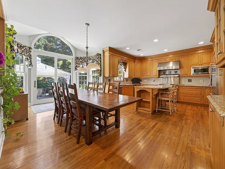 2 Tappanwood Dr — Photo 8
