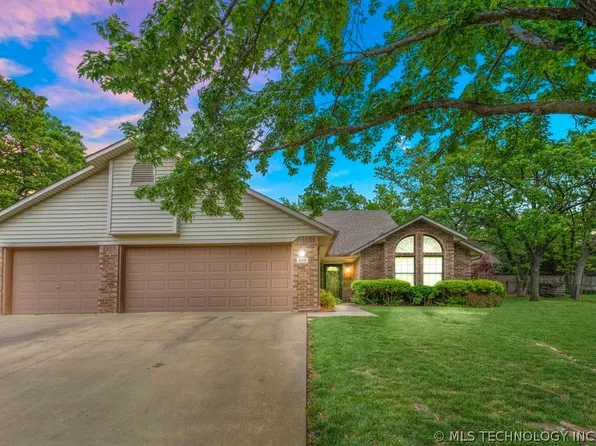 809 W 12th Ave, Bristow, OK 74010