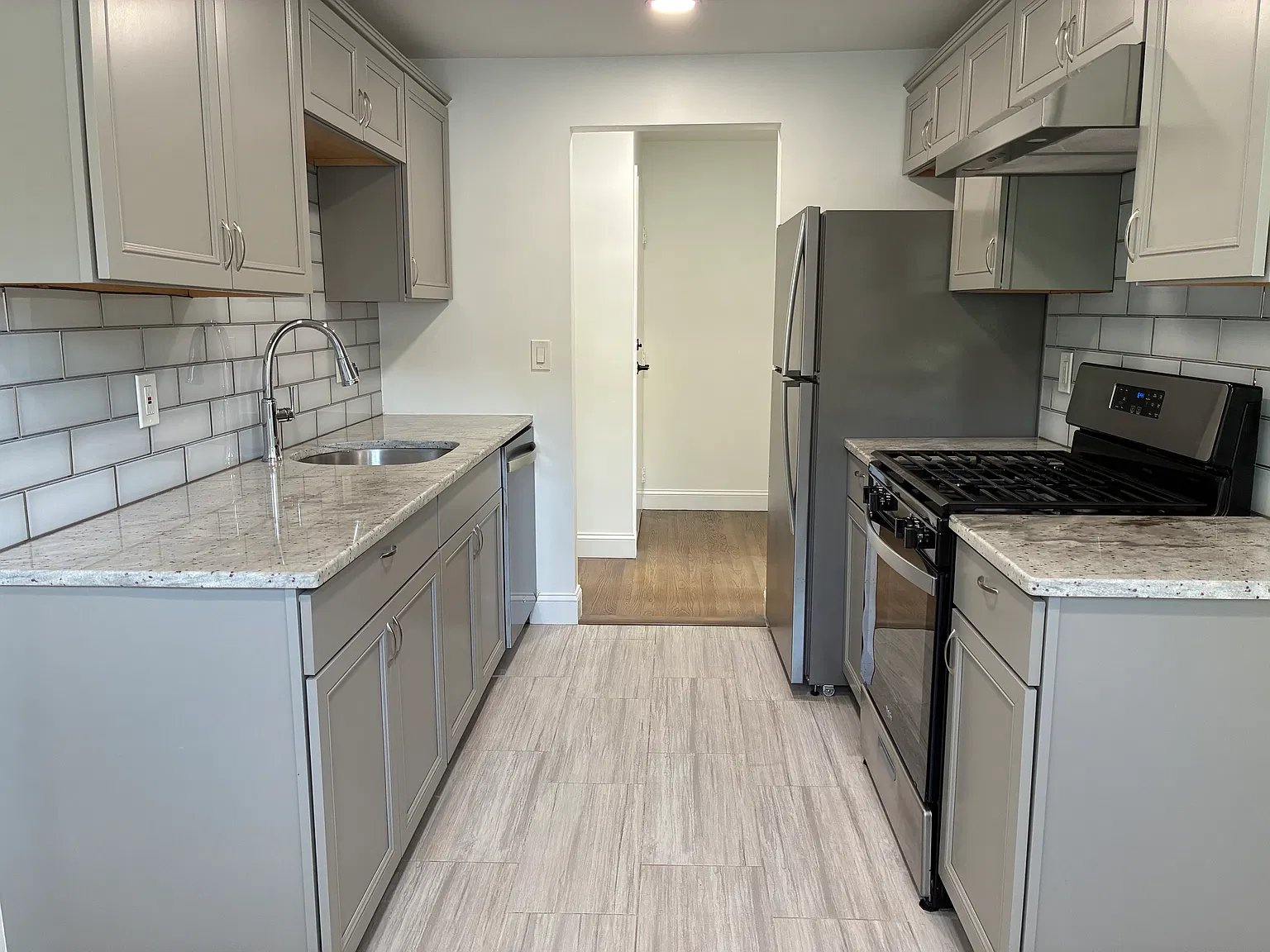 1 bed, 700 sqft, $2,200 — Photo 4