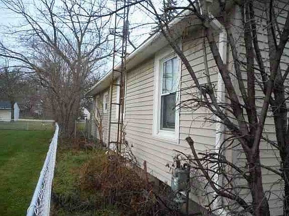 5th image of 2046 Algonac Dr