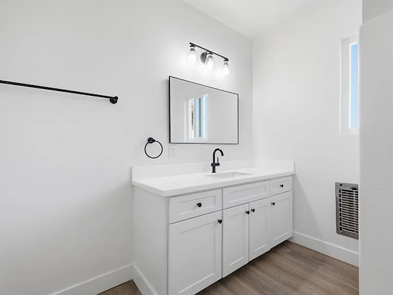 790 Coronado Ave — Photo 22