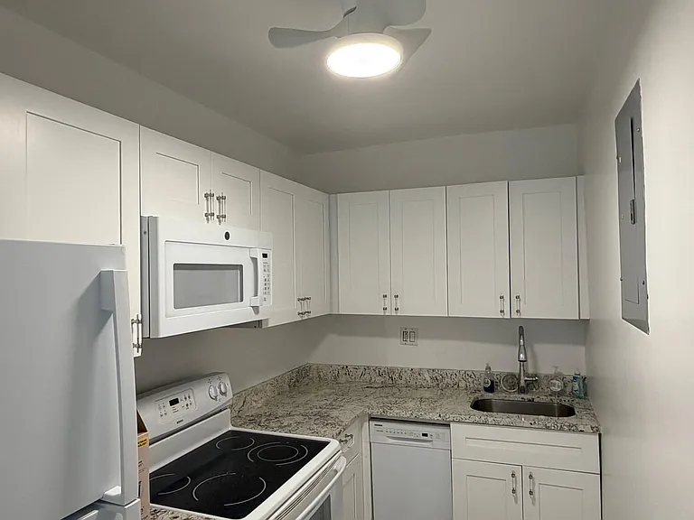 3000 Riomar St #703 — Photo 2