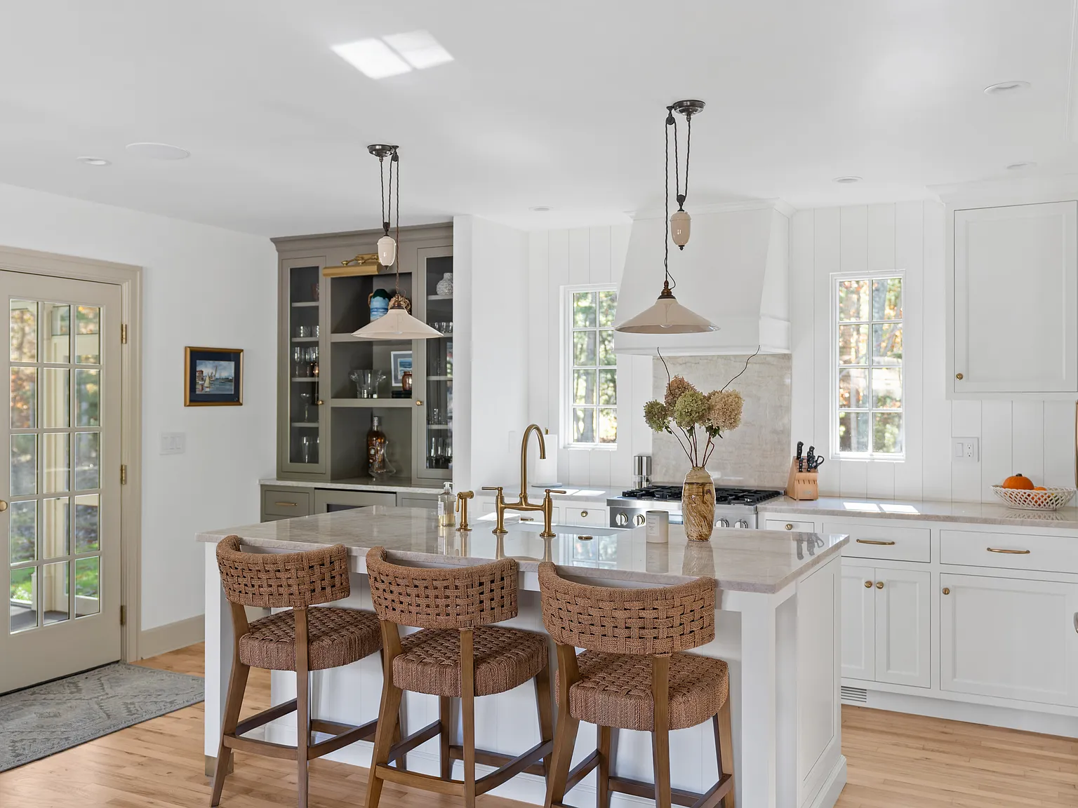 Newly Renovated Charmer in East Hampton — Photo 2