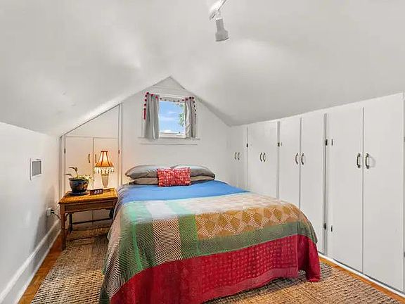 4th image of 923 Piety St