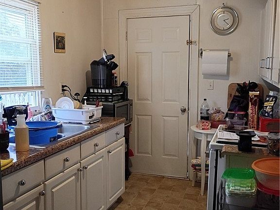 4th image of 5717 Jahnke Rd