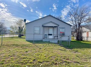 604 N 3rd St, Clinton, OK 73601