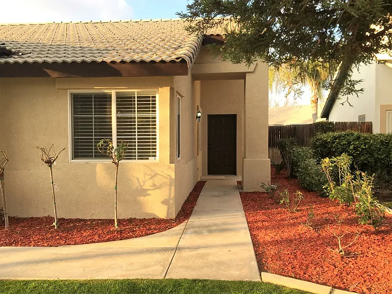 8502 Mainsail Dr — Photo 2