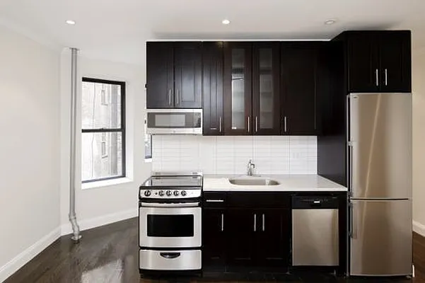 Rented by Icon Realty Management | media 4