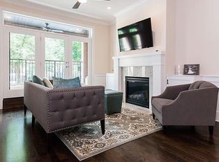 1214 W Barry Ave, Chicago, IL 60657