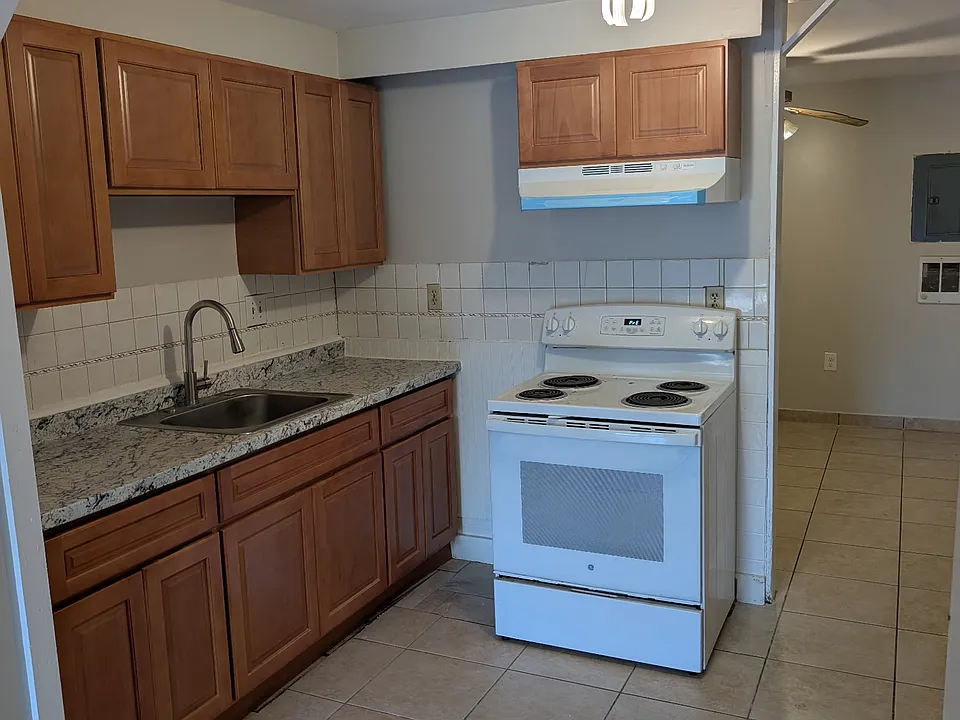 12 Acton St #202