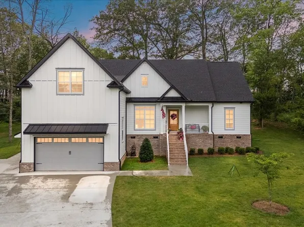 555 Station Cir, Tullahoma, TN 37388