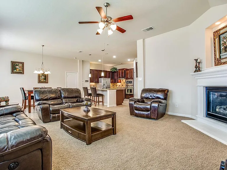7772 Ivanhoe Dr — Photo 11