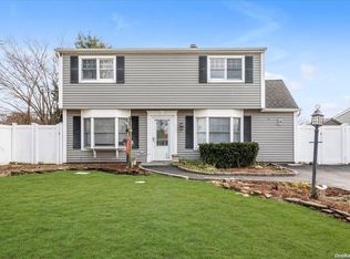 23 Crescent Ln, Levittown, NY 11756