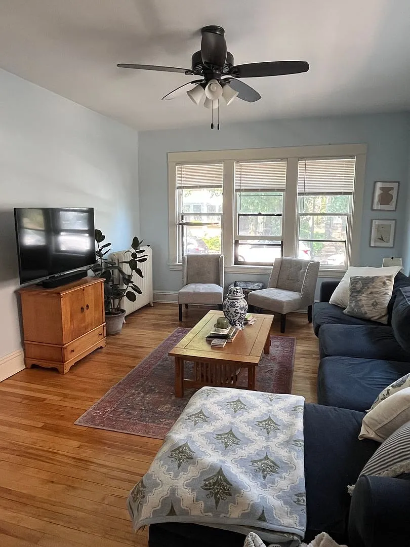 2409 Fremont Ave S — Photo 2
