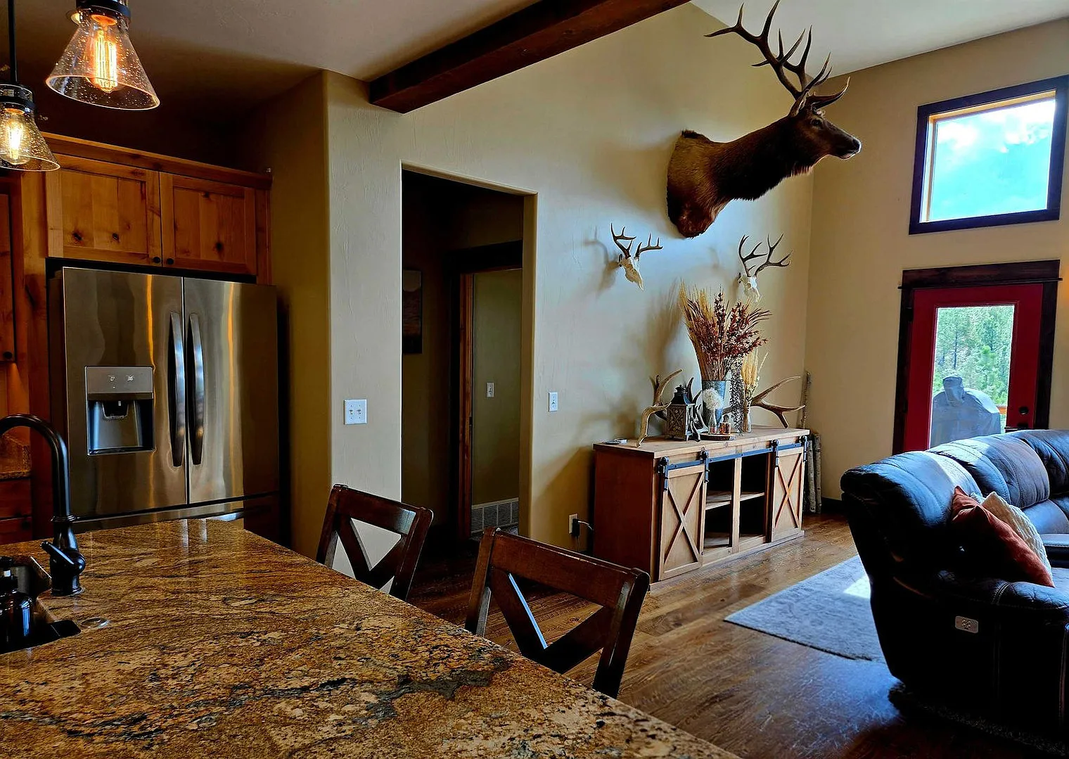 3 bed, 2.0 bath, 1625 sqft, $4,800 — Photo 4