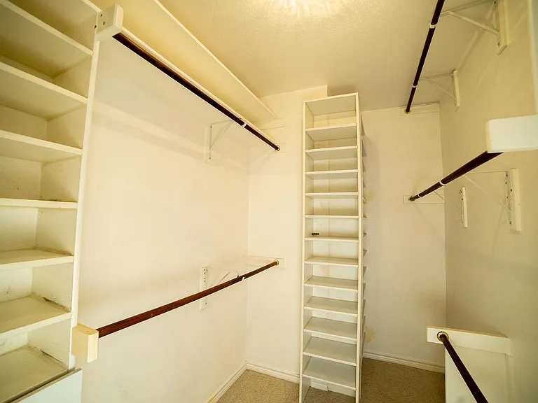 15105 Regal Oak Ln — Photo 14