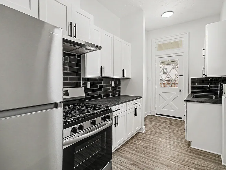 324 Linden St — Photo 7
