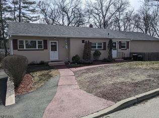 13 Grove St, Pompton Lakes, NJ 07442