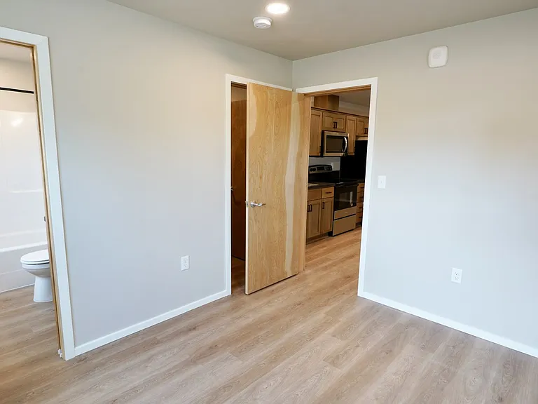 110 SE Handley St — Photo 6