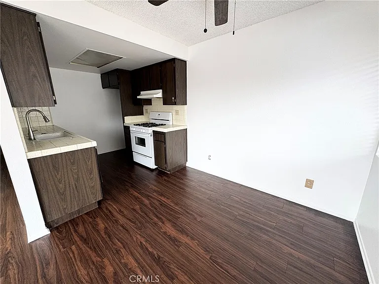 1236 W 8th St #8 — Photo 3