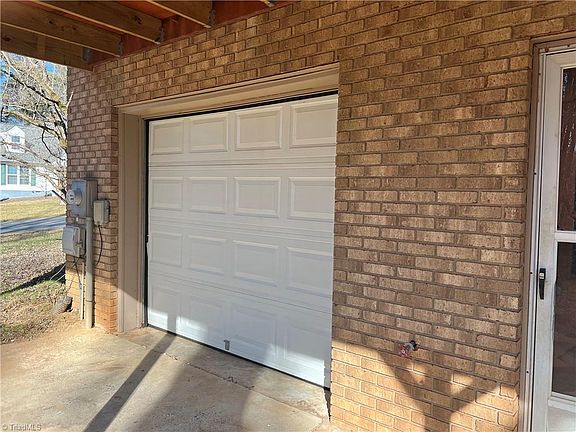 3rd image of 596 Wildwood Dr