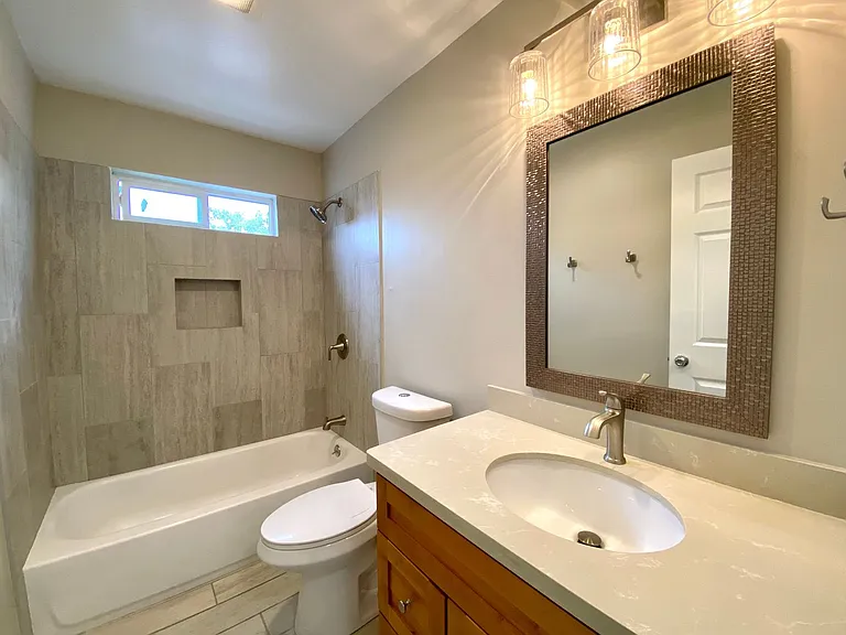 Solano Apartments — Photo 8