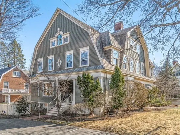 62 Bacon St, Winchester, MA 01890