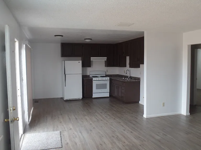 124 S Gateway Blvd #C — Photo 9