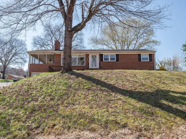 515 Maplewood Dr, Vinton, VA 24179