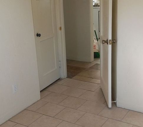 2nd image of 918 W Hays St