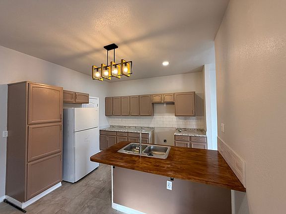 2nd image of 1651 Dryden Pl