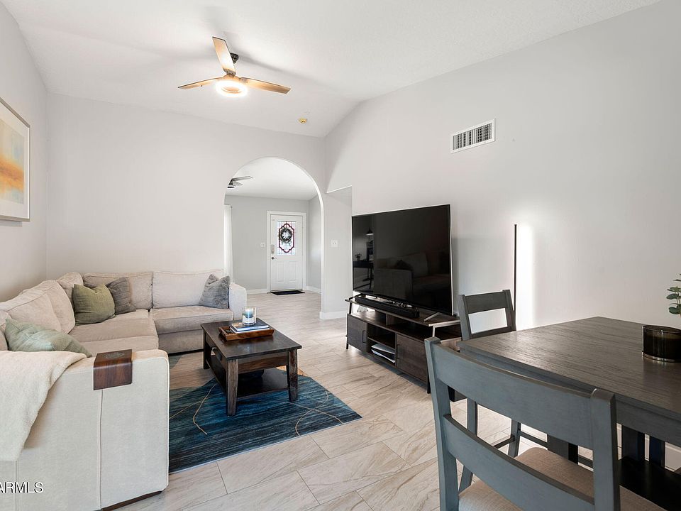 1st image of 1301 W KERRY Lane