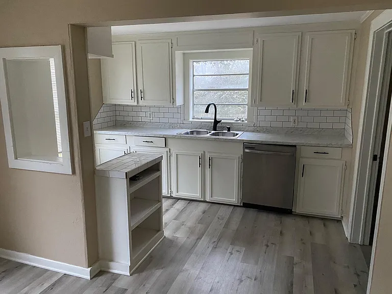 2328 Amelia Ave — Photo 2