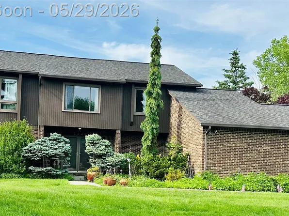 2930 Brentwood Rd, West Bloomfield, MI 48323