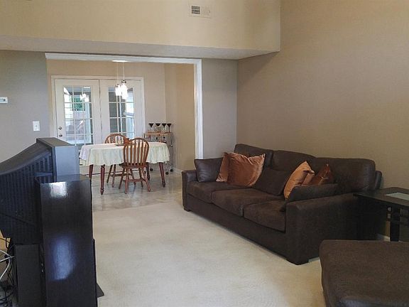 4th image of 2312 Country Hills Cir