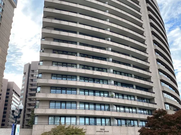1200 Crystal Dr APT 214, Arlington, VA 22202