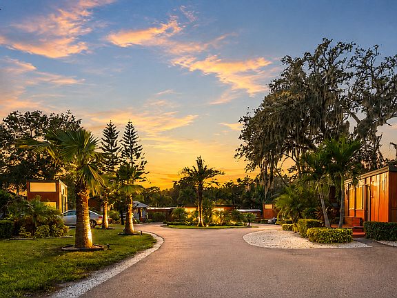 Escape Tampa Bay Village - Gated Entry