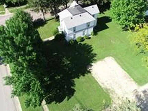 616 N Broadway Ave, Le Roy, MN 55951