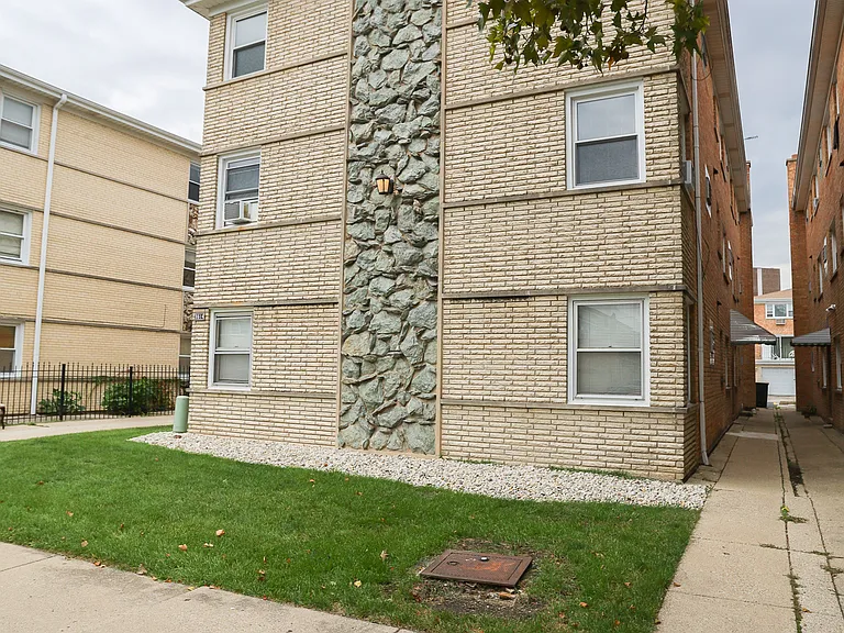8614 W Berwyn Ave #2S — Photo 14