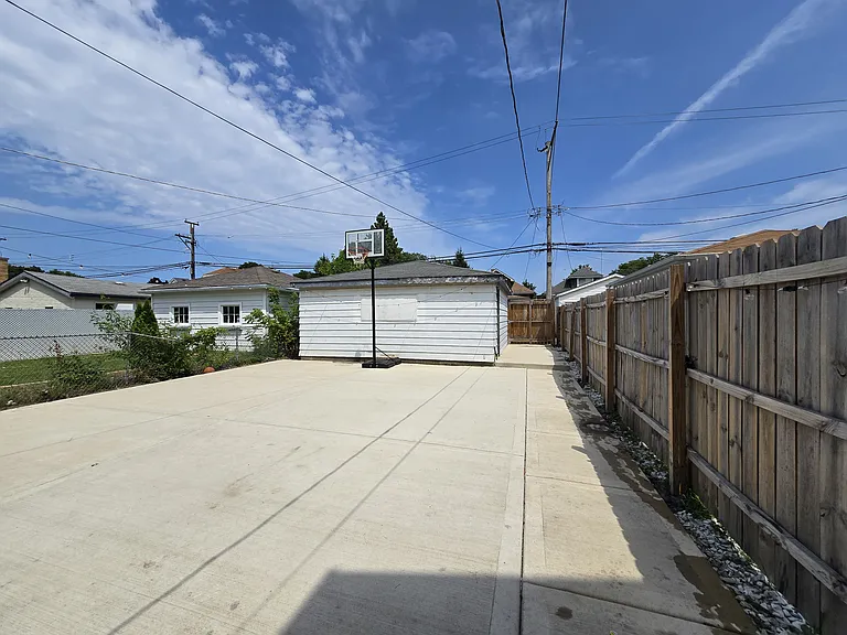 4231 N Marmora Ave — Photo 17